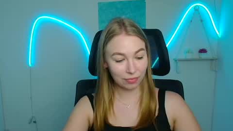 Snapshot of emilia_ilia chatting on 9, 7, 2026 Emilia online show from 9, 7, 2026