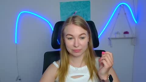 Snapshot of emilia_ilia chatting on 13, 7, 2026 Emilia online show from 13, 7, 2026