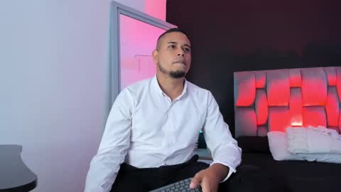 emilianoclarke online show from 11, 9, 2025