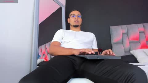 emilianoclarke online show from 13, 9, 2025