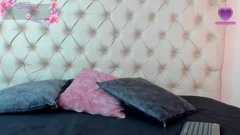 Snapshot of emilieandblake chatting on 30, 5, 2026 emilieandblake online show from 30, 5, 2026