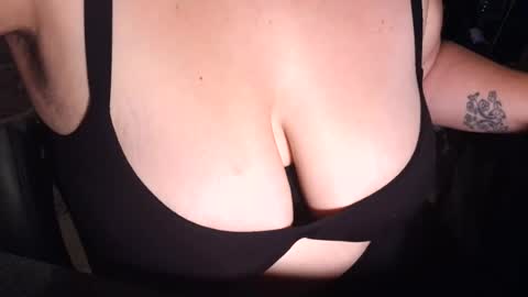 Snapshot of emiliefoxx chatting on 29, 7, 2026 emilie foxx online show from 29, 7, 2026