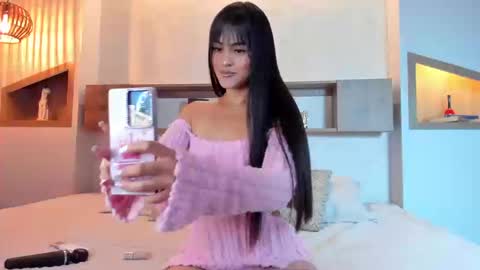 Snapshot of emilly_beaumontt chatting on 3, 2, 2026 Emily Beaumont. online show from 3, 2, 2026