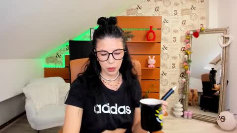 EmillyTaylor online show from 10, 10, 2025