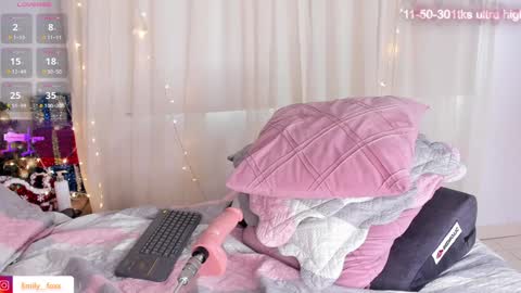 Snapshot of emily___fox chatting on 2, 12, 2024 Emily online show from 2, 12, 2024