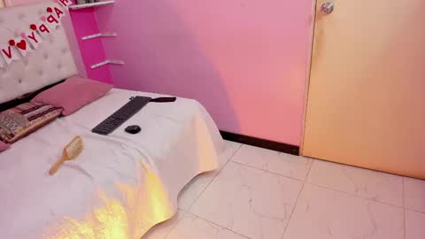 Snapshot of emily_beltonn chatting on 12, 2, 2025 online show from 12, 2, 2025