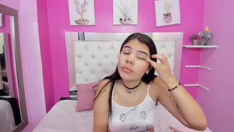 Snapshot of emily_beltonn chatting on 23, 2, 2025 online show from 23, 2, 2025