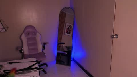 Snapshot of emily_beltonn chatting on 4, 2, 2026 online show from 4, 2, 2026