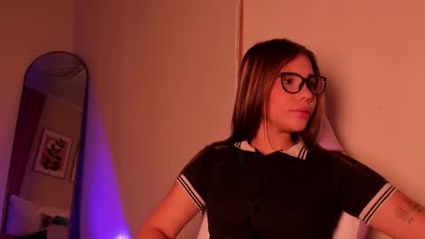 Snapshot of emily_beltonn chatting on 19, 2, 2026 online show from 19, 2, 2026