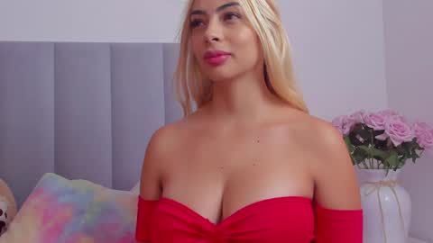 Snapshot of emily_briston chatting on 19, 5, 2026 Emily online show from 19, 5, 2026