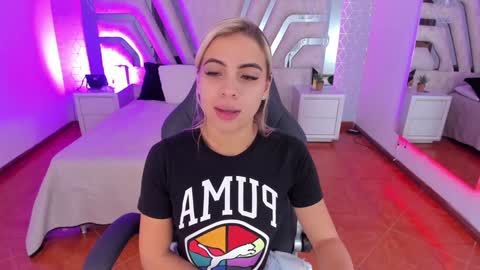 Snapshot of emily_ellen chatting on 14, 1, 2025 Emily online show from 14, 1, 2025