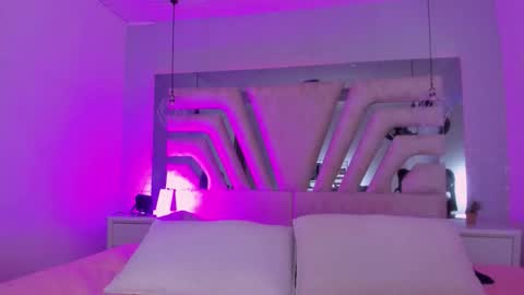 Snapshot of emily_ellen chatting on 10, 9, 2025 Emily online show from 10, 9, 2025