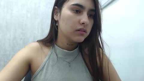 Snapshot of emily_fox_3 chatting on 22, 4, 2026 emily fox 3 online show from 22, 4, 2026