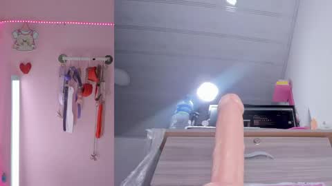 emily_foxxxi online show from 14, 4, 2026