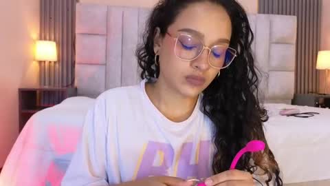 Snapshot of emily_foxyy chatting on 7, 6, 2026 Emily online show from 7, 6, 2026