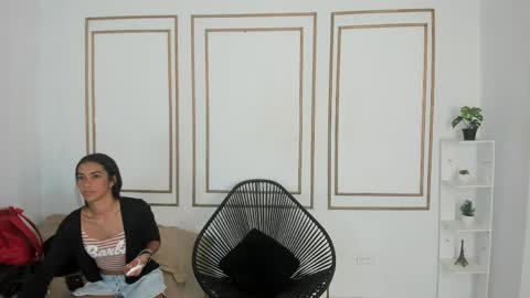 emily_gaviria1 online show from 17, 5, 2026