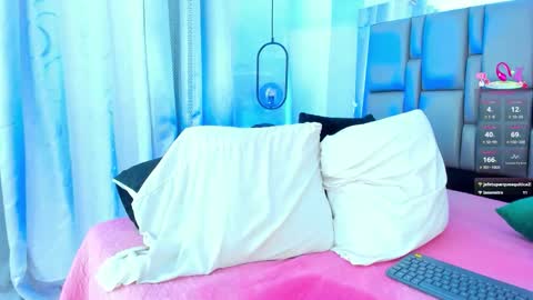 Emi  online show from 11, 10, 2025