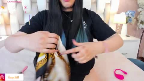 EMILY   Monday 5-2 am From Tuesday to Friday5-1 am Colombia time online show from 20, 2, 2025