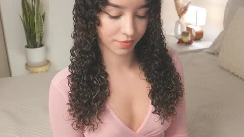 Snapshot of emily_johnson1 chatting on 31, 12, 2024 Juliana online show from 31, 12, 2024