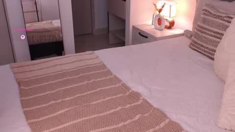 Snapshot of emily_johnson1 chatting on 18, 9, 2025 Juliana online show from 18, 9, 2025