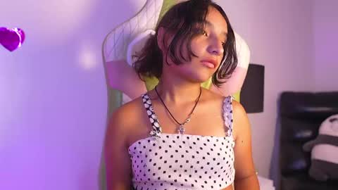 Snapshot of emily_jonexs_ chatting on 27, 5, 2026 mily online show from 27, 5, 2026