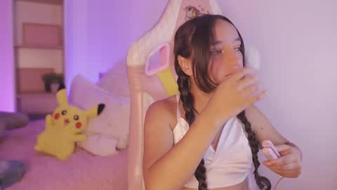 Snapshot of emily_jonexs_ chatting on 6, 6, 2026 mily online show from 6, 6, 2026