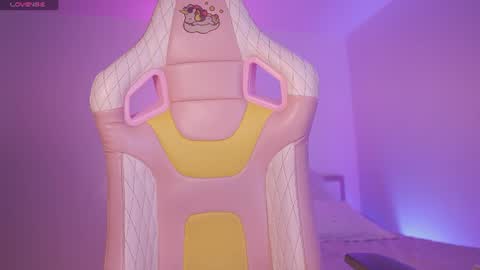 Snapshot of emily_jonexs_ chatting on 25, 6, 2026 mily online show from 25, 6, 2026