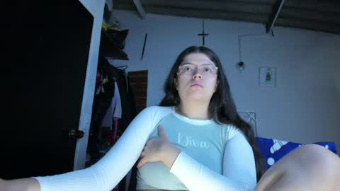 Snapshot of emily_katz chatting on 19, 6, 2026 Julieta online show from 19, 6, 2026