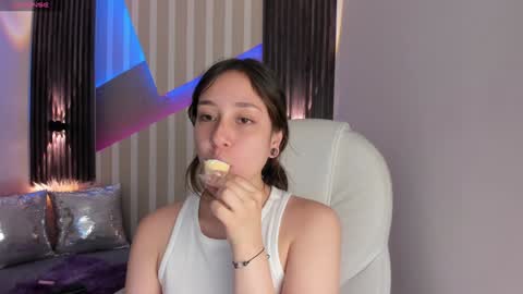 Snapshot of emily_layton chatting on 20, 1, 2025 Emily online show from 20, 1, 2025