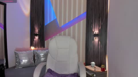 Snapshot of emily_layton chatting on 24, 1, 2025 Emily online show from 24, 1, 2025