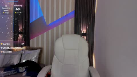 Snapshot of emily_layton chatting on 7, 2, 2025 Emily online show from 7, 2, 2025