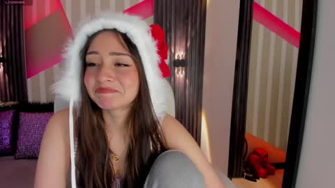 Snapshot of emily_layton chatting on 6, 3, 2025 Emily online show from 6, 3, 2025