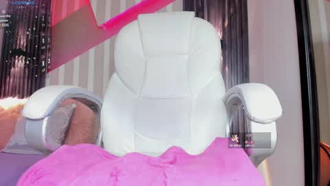 Snapshot of emily_layton chatting on 12, 3, 2025 Emily online show from 12, 3, 2025