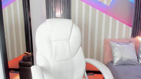 Snapshot of emily_layton chatting on 9, 9, 2025 Emily online show from 9, 9, 2025