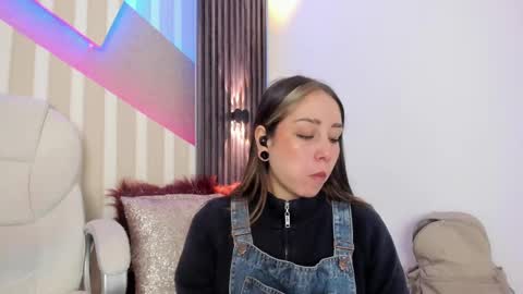 Snapshot of emily_layton chatting on 30, 9, 2025 Emily online show from 30, 9, 2025