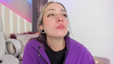 Snapshot of emily_layton chatting on 1, 10, 2025 Emily online show from 1, 10, 2025