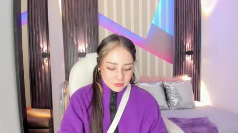 Snapshot of emily_layton chatting on 5, 10, 2025 Emily online show from 5, 10, 2025