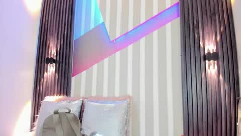 Snapshot of emily_layton chatting on 7, 10, 2025 Emily online show from 7, 10, 2025
