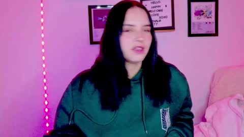 Snapshot of emily_lindey_ chatting on 7, 7, 2026 Emily Lindey online show from 7, 7, 2026