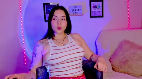 Snapshot of emily_lindey_ chatting on 11, 7, 2026 Emily Lindey online show from 11, 7, 2026