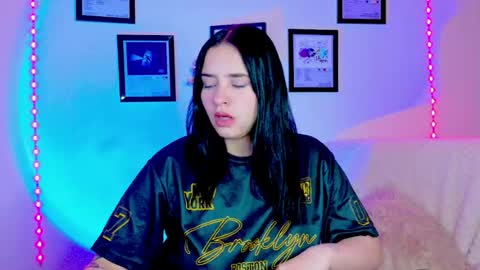 Snapshot of emily_lindey_ chatting on 18, 7, 2026 Emily Lindey online show from 18, 7, 2026