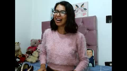 Snapshot of emily_loperaa chatting on 26, 12, 2024 Emily online show from 26, 12, 2024