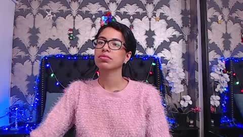 Snapshot of emily_loperaa chatting on 26, 12, 2024 Emily online show from 26, 12, 2024