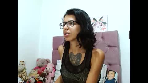 Snapshot of emily_loperaa chatting on 4, 1, 2025 Emily online show from 4, 1, 2025