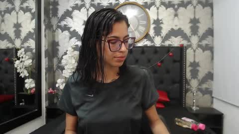 Snapshot of emily_loperaa chatting on 1, 3, 2025 Emily online show from 1, 3, 2025