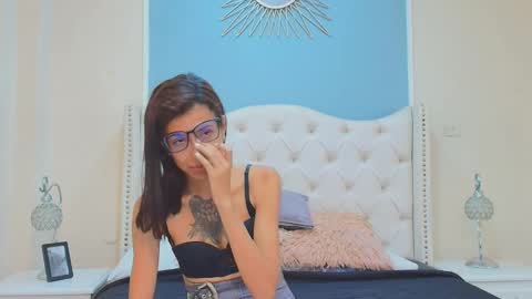 Snapshot of emily_loperaa chatting on 17, 9, 2025 Emily online show from 17, 9, 2025