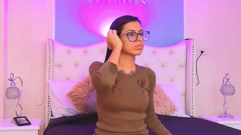 Snapshot of emily_loperaa chatting on 21, 9, 2025 Emily online show from 21, 9, 2025