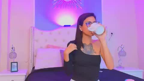 Snapshot of emily_loperaa chatting on 27, 9, 2025 Emily online show from 27, 9, 2025
