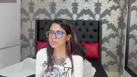 Snapshot of emily_loperaa chatting on 21, 6, 2026 Emily online show from 21, 6, 2026