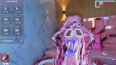 Snapshot of emily_mills_s chatting on 18, 10, 2025 Emily online show from 18, 10, 2025